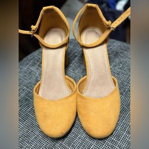 Old Navi Cute ankle strap shoes. Perfect condition.